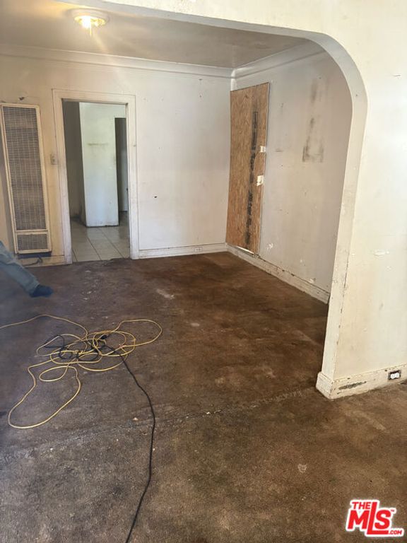 Image 14 of property listing at 5214 Cimarron Street 5216, Los Angeles, CA 90062