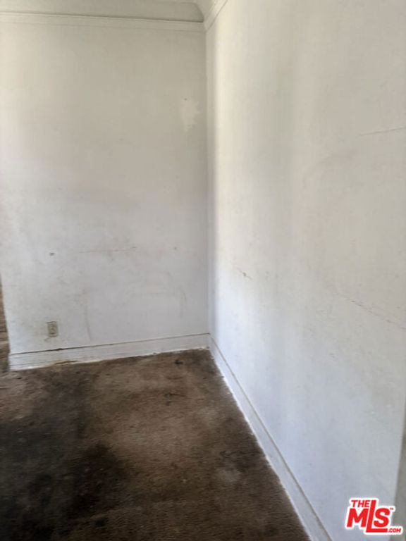 Image 19 of property listing at 5214 Cimarron Street 5216, Los Angeles, CA 90062