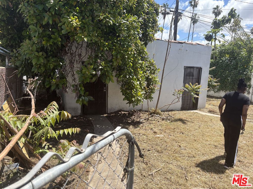 Image 26 of property listing at 5214 Cimarron Street 5216, Los Angeles, CA 90062