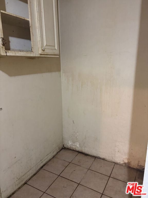 Image 9 of property listing at 5214 Cimarron Street 5216, Los Angeles, CA 90062