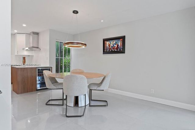 661 Kensington Pl 101B, Wilton Manors, FL 33305
