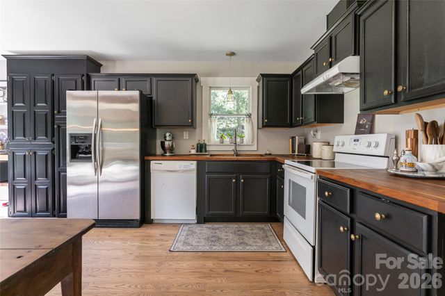 360 Pinners Cove Road, Asheville, NC 28803