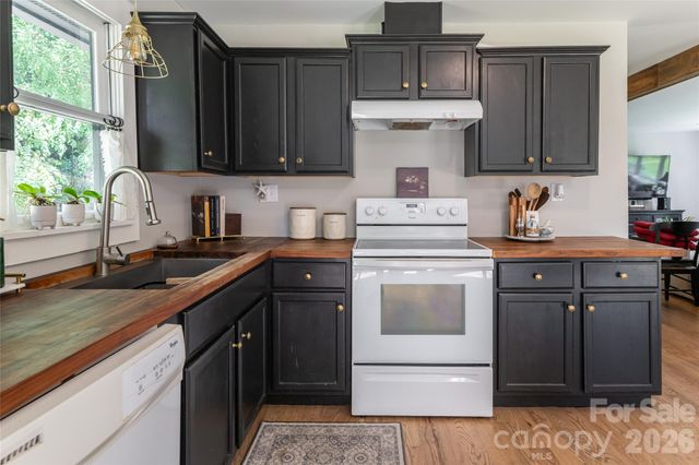 360 Pinners Cove Road, Asheville, NC 28803