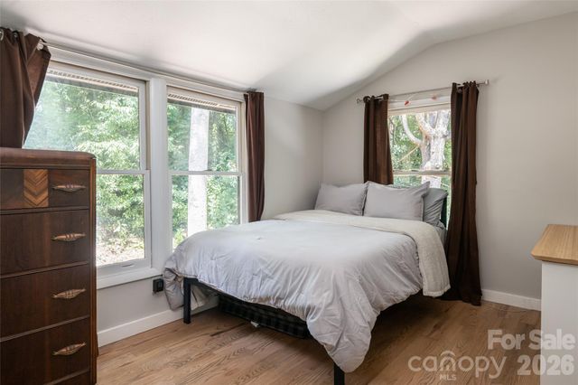 360 Pinners Cove Road, Asheville, NC 28803
