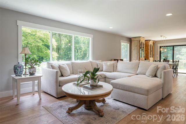 360 Pinners Cove Road, Asheville, NC 28803
