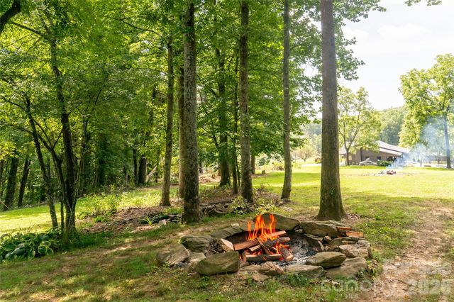 360 Pinners Cove Road, Asheville, NC 28803