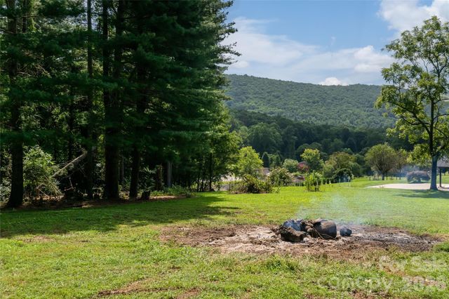 360 Pinners Cove Road, Asheville, NC 28803