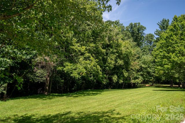 360 Pinners Cove Road, Asheville, NC 28803