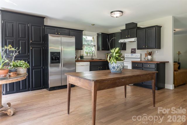 360 Pinners Cove Road, Asheville, NC 28803