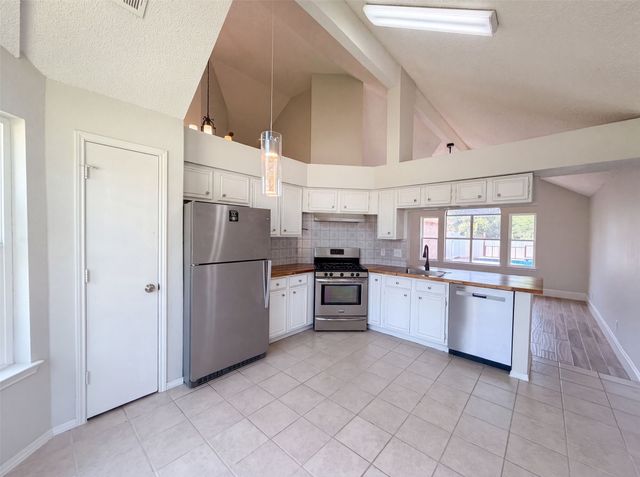 713 Lake Bluff Drive, Flower Mound, TX 75028