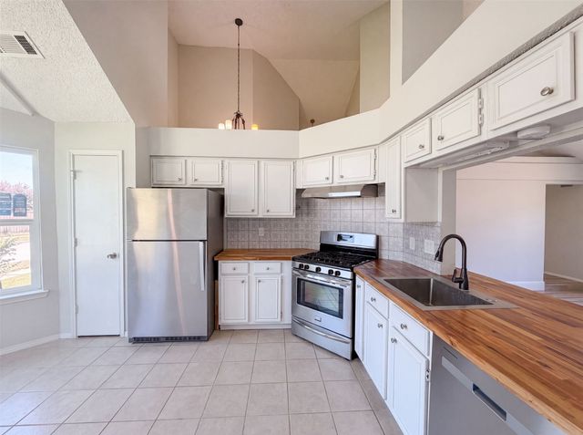 713 Lake Bluff Drive, Flower Mound, TX 75028
