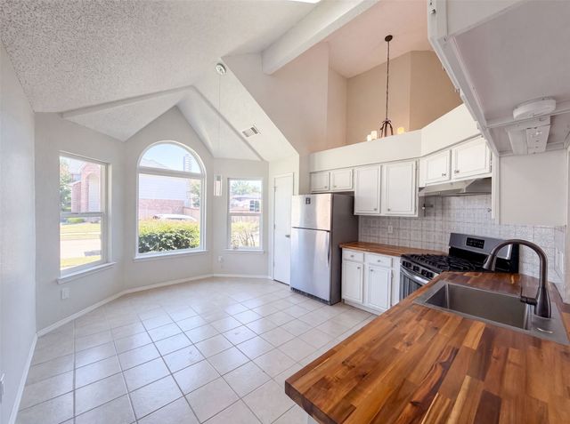 713 Lake Bluff Drive, Flower Mound, TX 75028