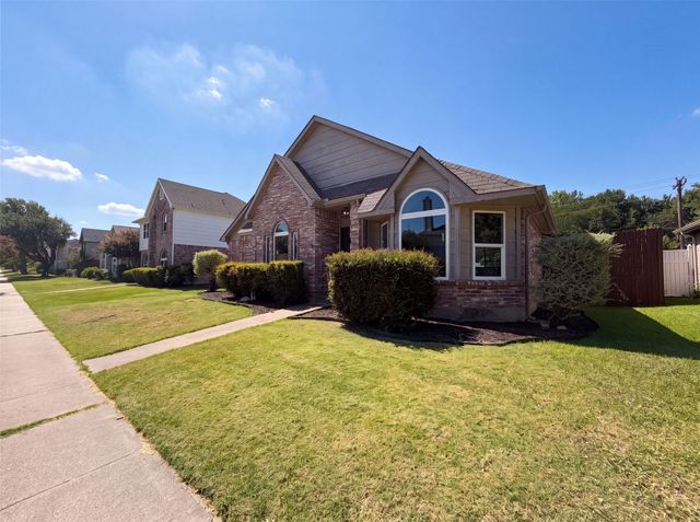 713 Lake Bluff Drive, Flower Mound, TX 75028