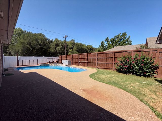 713 Lake Bluff Drive, Flower Mound, TX 75028