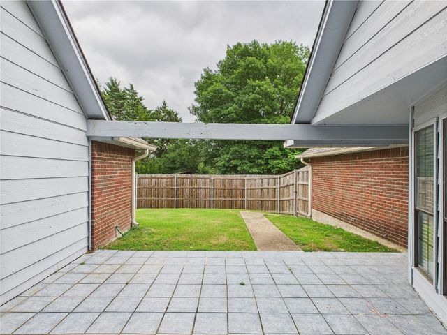 1120 Canyon Ridge Drive, Desoto, TX 75115