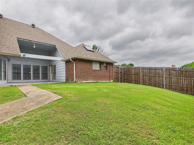 1120 Canyon Ridge Drive, Desoto, TX 75115