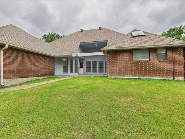 1120 Canyon Ridge Drive, Desoto, TX 75115