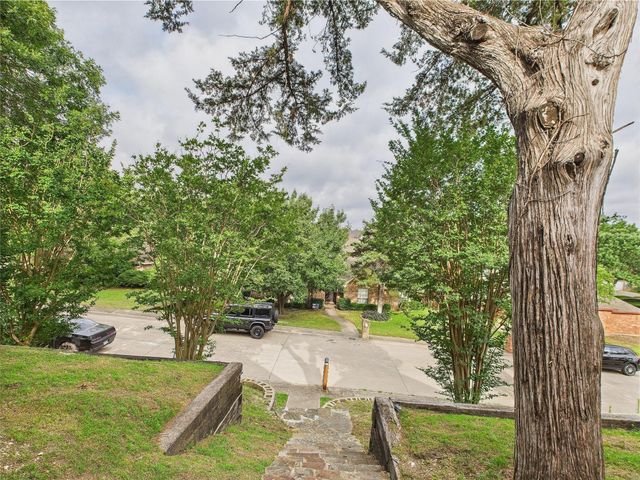 1120 Canyon Ridge Drive, Desoto, TX 75115