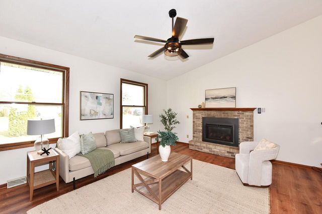 2133 Ontario DRIVE, Janesville, WI 53545