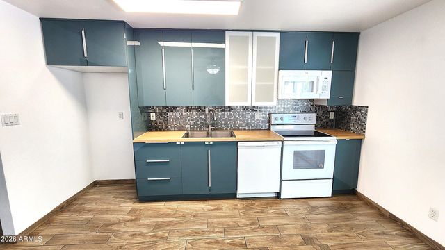 3524 E WINCHCOMB Drive, Phoenix, AZ 85032