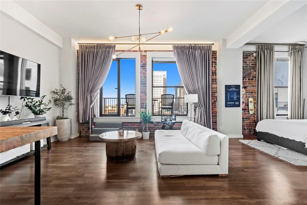 915 Franklin Street 8J, Houston, TX 77002