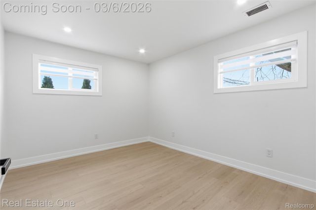 5008 McKinley Street, Dearborn Heights, MI 48125