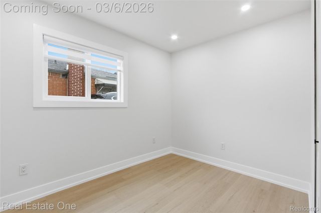 5008 McKinley Street, Dearborn Heights, MI 48125