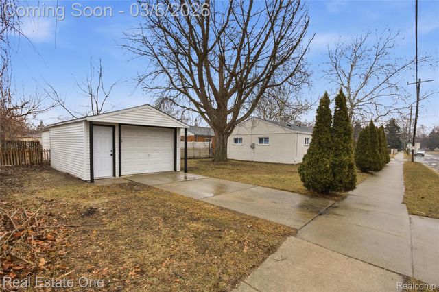 5008 McKinley Street, Dearborn Heights, MI 48125