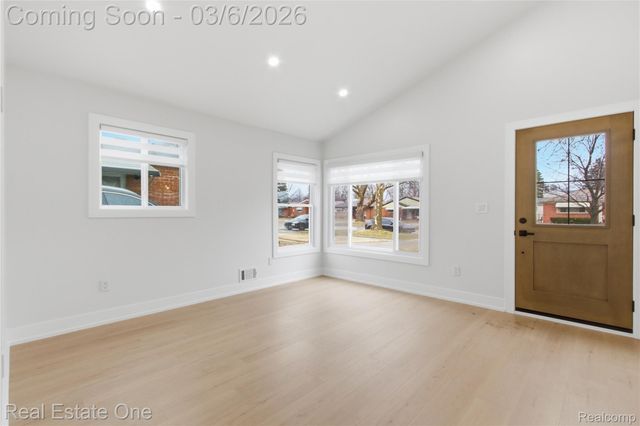 5008 McKinley Street, Dearborn Heights, MI 48125