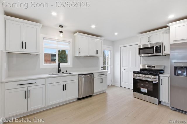 5008 McKinley Street, Dearborn Heights, MI 48125