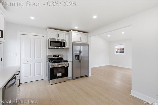 5008 McKinley Street, Dearborn Heights, MI 48125