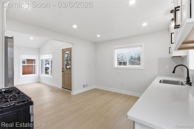 5008 McKinley Street, Dearborn Heights, MI 48125