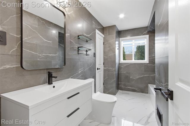 5008 McKinley Street, Dearborn Heights, MI 48125