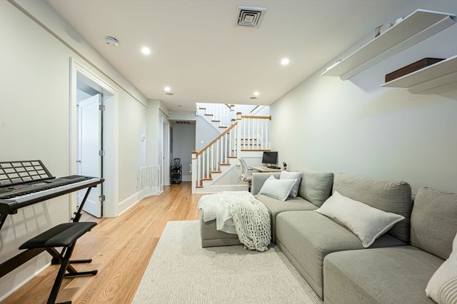 8 Covington St 1, Boston, MA 02127