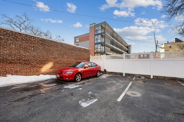 8 Covington St 1, Boston, MA 02127