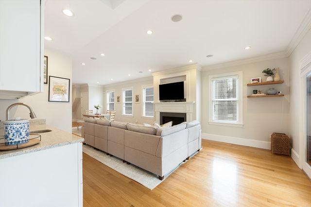 8 Covington St 1, Boston, MA 02127