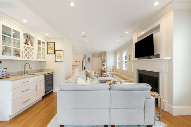 8 Covington St 1, Boston, MA 02127