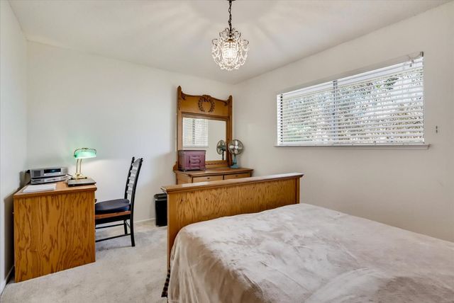 11594 Alta Sierra Dr, Grass Valley, CA 95949