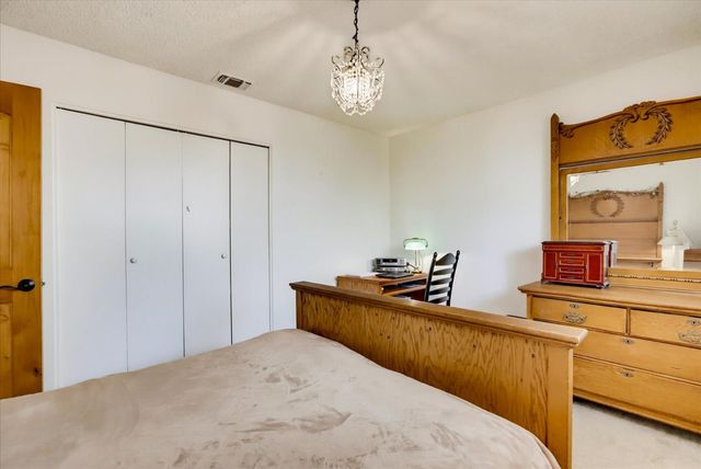 11594 Alta Sierra Dr, Grass Valley, CA 95949