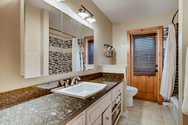 11594 Alta Sierra Dr, Grass Valley, CA 95949