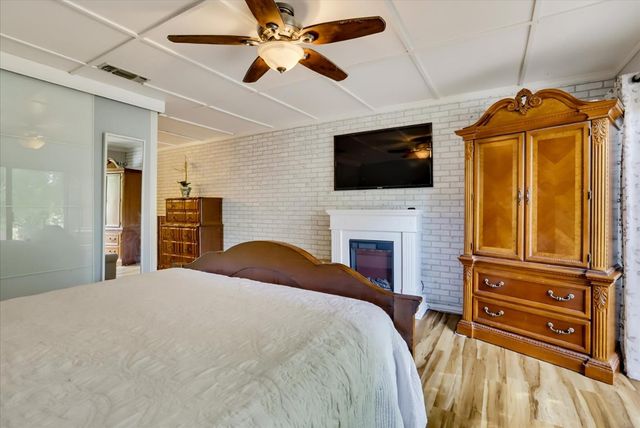 11594 Alta Sierra Dr, Grass Valley, CA 95949