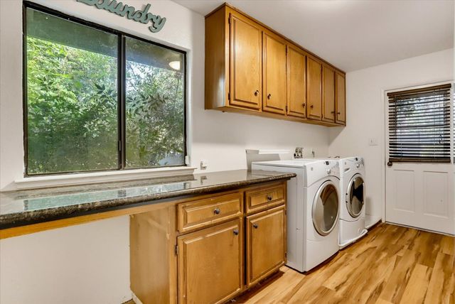 11594 Alta Sierra Dr, Grass Valley, CA 95949
