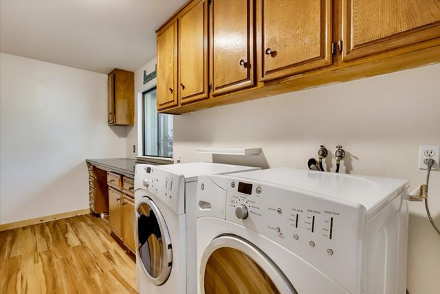 11594 Alta Sierra Dr, Grass Valley, CA 95949