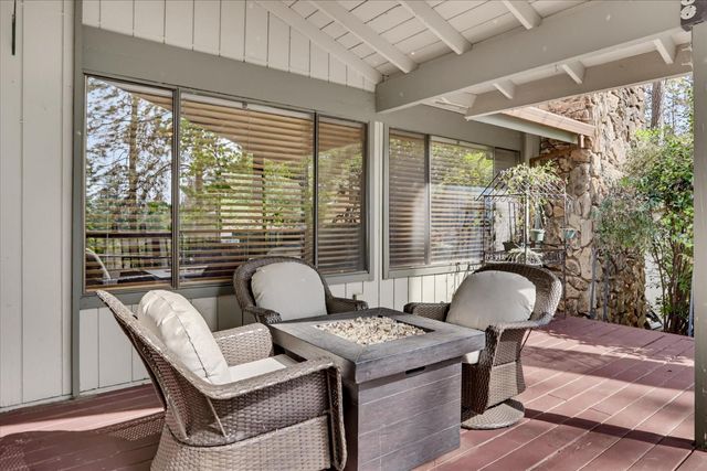 11594 Alta Sierra Dr, Grass Valley, CA 95949