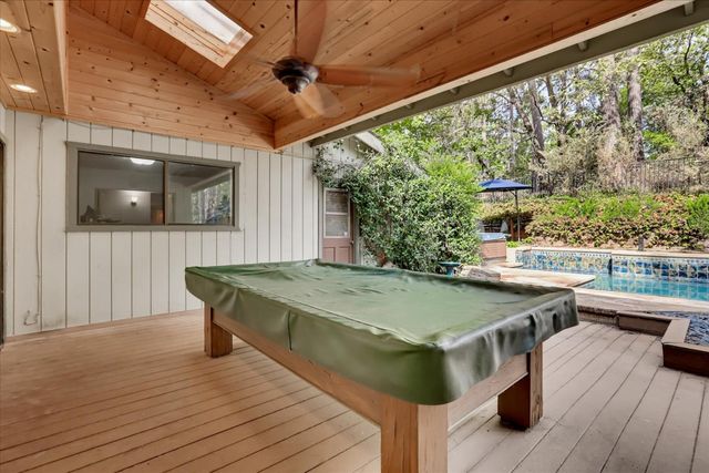 11594 Alta Sierra Dr, Grass Valley, CA 95949