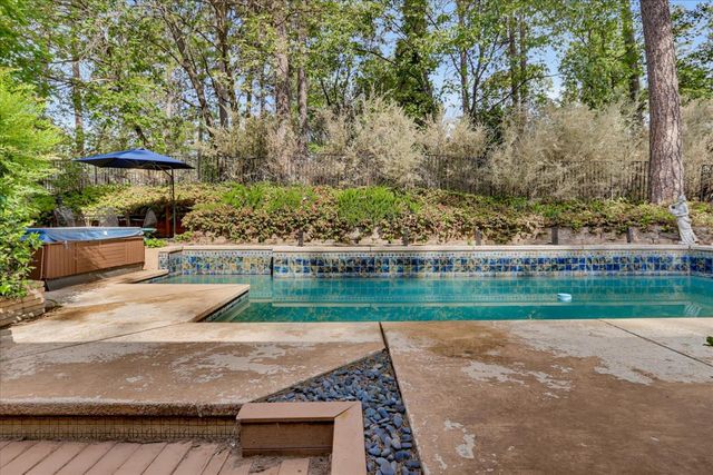 11594 Alta Sierra Dr, Grass Valley, CA 95949