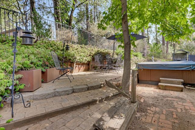 11594 Alta Sierra Dr, Grass Valley, CA 95949