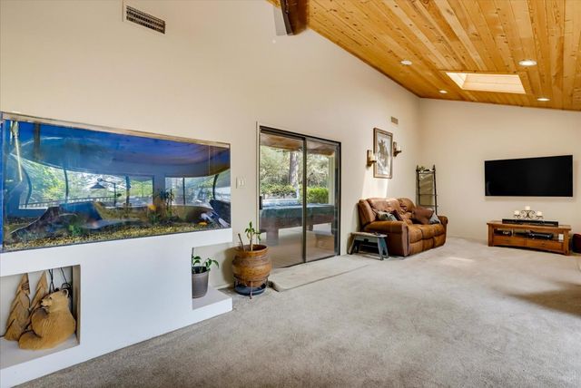 11594 Alta Sierra Dr, Grass Valley, CA 95949