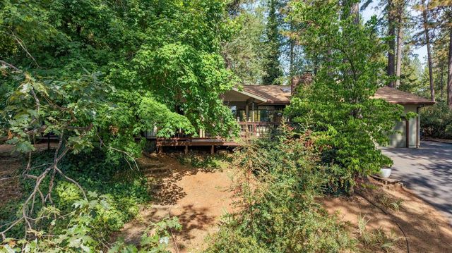 11594 Alta Sierra Dr, Grass Valley, CA 95949