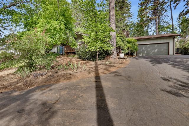 11594 Alta Sierra Dr, Grass Valley, CA 95949